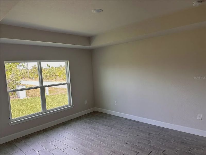Spacious, unfurnished interior of a new home in South Gulf Cove, Port Charlotte (Image 12).