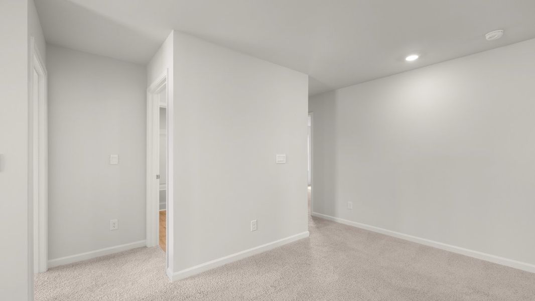 Representative unfurnished interior of a home built from the Green by D.R. Horton in Fairway 17 at Mirror Lake, Villa Rica (Image 36).