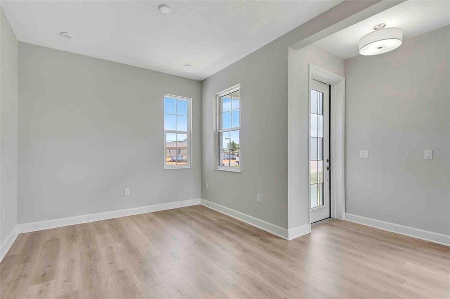 Spacious, unfurnished interior of a new home in Cresswind at Lake Harris, Tavares (Image 42).