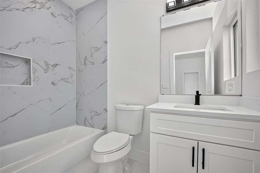 Front Guest Full Bbathroom Front Guest Full Bbathroom
