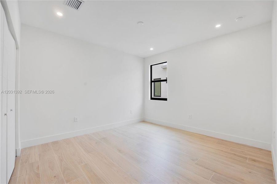 Spacious, unfurnished interior of a new home in , Hollywood (Image 27).