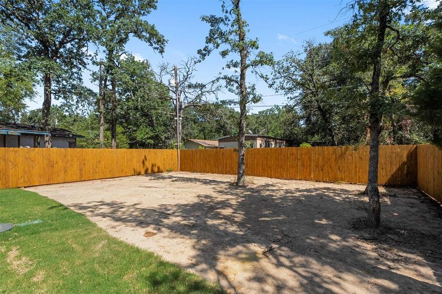 Exterior details and patio area of a home in , Mabank (Image 18).