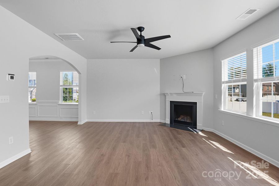 Spacious, unfurnished interior of a new home in Walnut Creek: Enclave, Lancaster (Image 23).