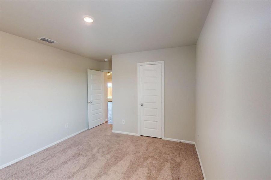 Spacious, unfurnished interior of a new home in Verandah, Royse City (Image 14).