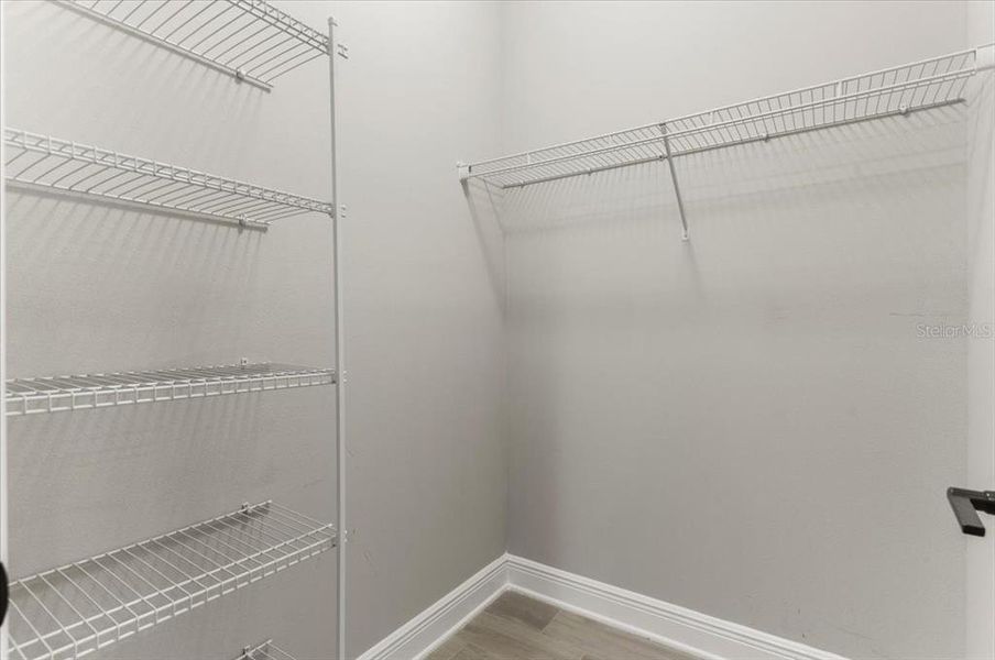 Spacious, unfurnished interior of a new home in , Sarasota (Image 21).