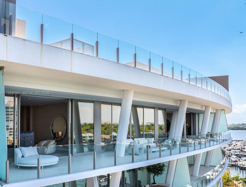 Condo located in Miami, FL showcasing its design and architecture (Image 34).