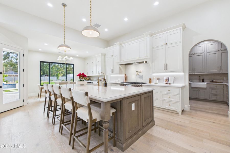 CAM06090G6-PR0010-STILL012