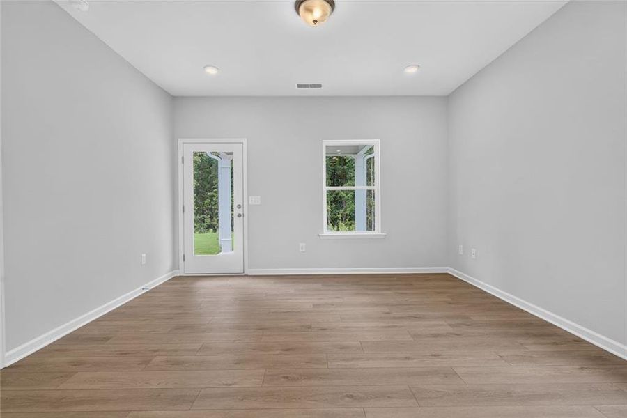 Spacious, unfurnished interior of a new home in Southbend, Rome (Image 13). Spacious, unfurnished interior of a new home in Southbend, Rome (Image 13).