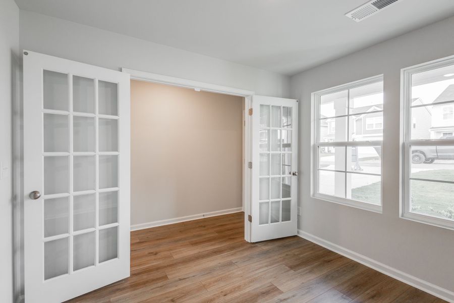 Spacious, unfurnished interior of a new home in Bluefield, Lexington (Image 25). Spacious, unfurnished interior of a new home in Bluefield, Lexington (Image 25).