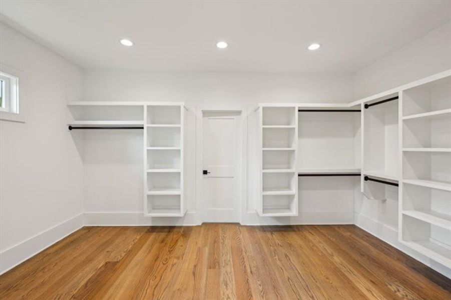 Spacious, unfurnished interior of a new home in , Atlanta (Image 23).