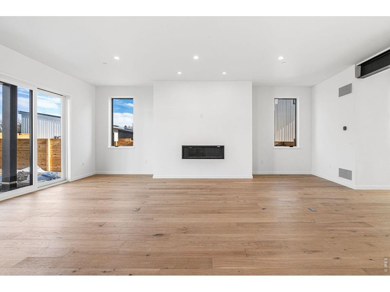 Spacious, unfurnished interior of a new home in , Boulder (Image 17).