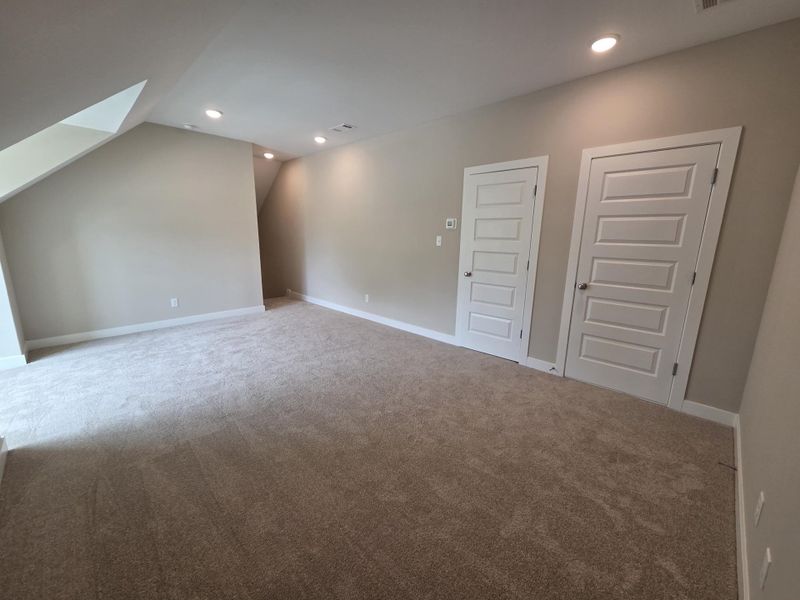 Spacious, unfurnished interior of a new home in Twin Oaks, Oakland (Image 28).
