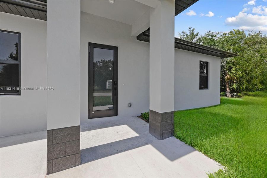 Exterior details and patio area of a home in , Lehigh Acres (Image 4).