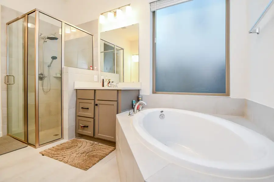 Furnished interior view inside a new home in Harvest Green 45', Richmond (Image 4). Furnished interior view inside a new home in Harvest Green 45', Richmond (Image 4).