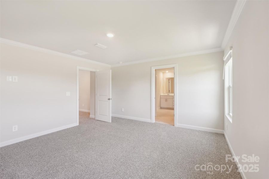 Spacious, unfurnished interior of a new home in Walnut Reserve, Conover (Image 11).