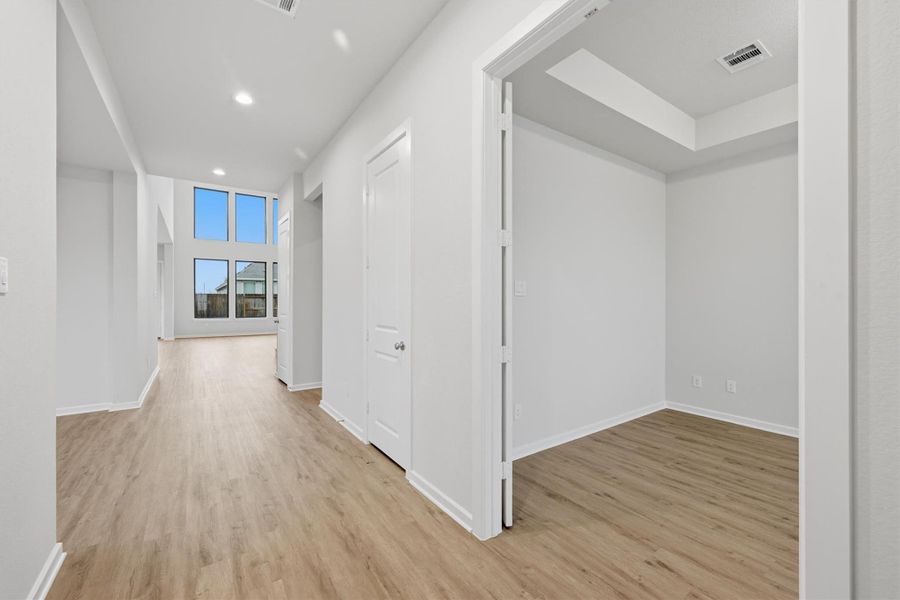 Spacious, unfurnished interior of a new home in Canterra Creek  60', Iowa Colony (Image 33).