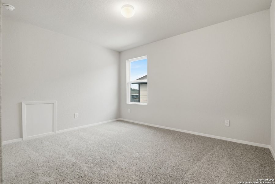 Spacious, unfurnished interior of a new home in Hunters Ranch, San Antonio (Image 46).