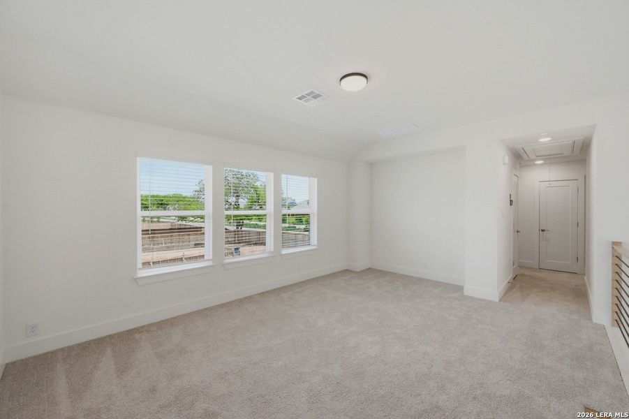 Spacious, unfurnished interior of a new home in Davis Ranch, San Antonio (Image 11). Spacious, unfurnished interior of a new home in Davis Ranch, San Antonio (Image 11).