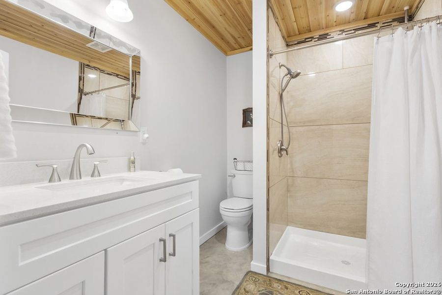 Furnished interior view inside a new home in , Bandera (Image 9).