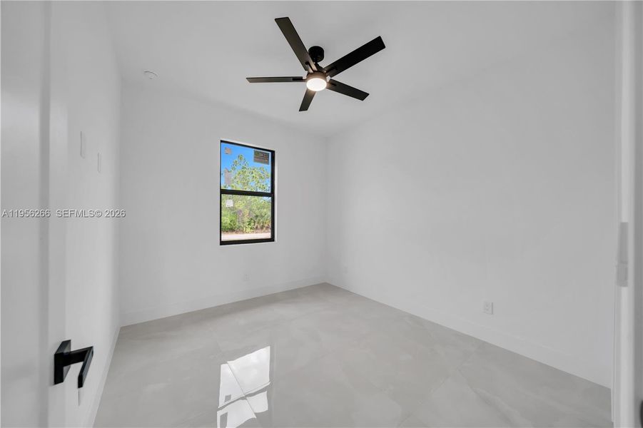Spacious, unfurnished interior of a new home in , Lehigh Acres (Image 23).