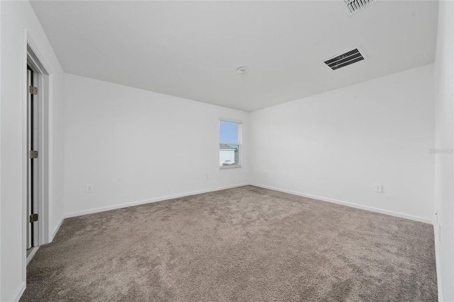 Spacious, unfurnished interior of a new home in Ranches at Lake Mcleod: Legacy Collection, Eagle Lake (Image 20).