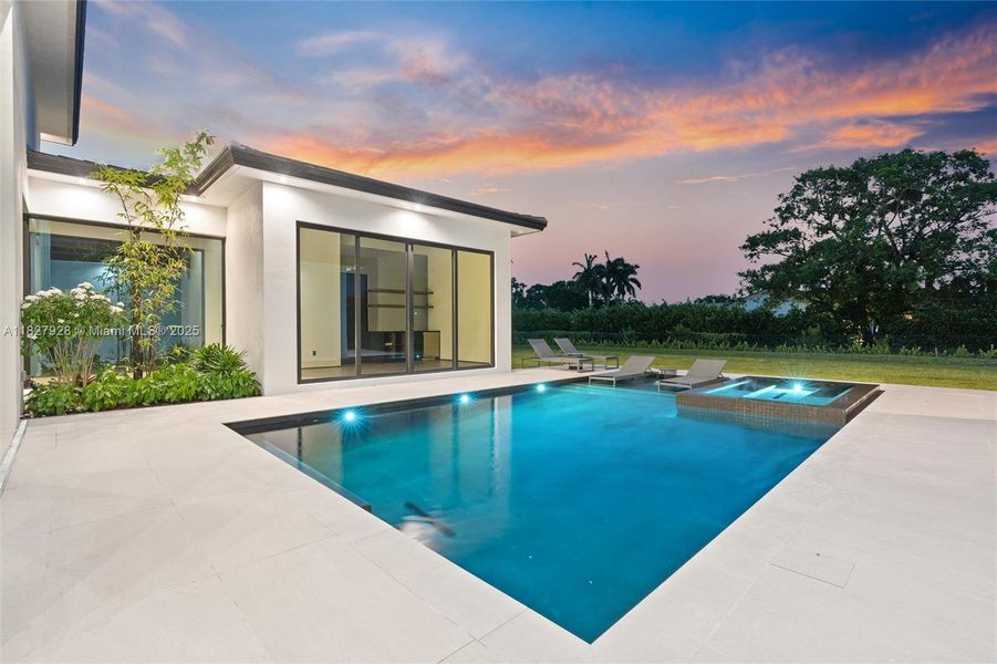 Exterior details and patio area of a home in , Davie (Image 35).