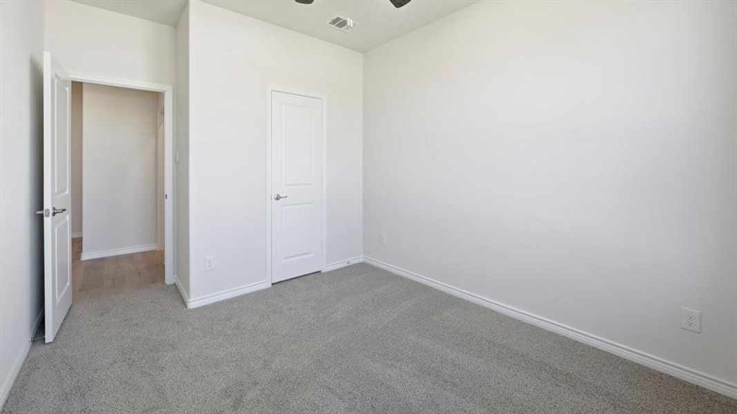 Unfurnished bedroom with carpet flooring and ceiling fan