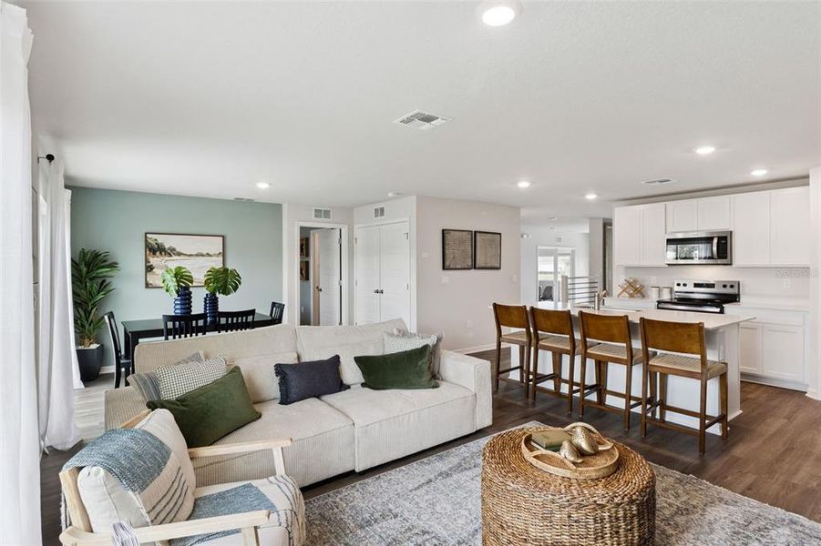 Furnished interior view inside a new home in Willowbrook South, Winter Haven (Image 20). Furnished interior view inside a new home in Willowbrook South, Winter Haven (Image 20).