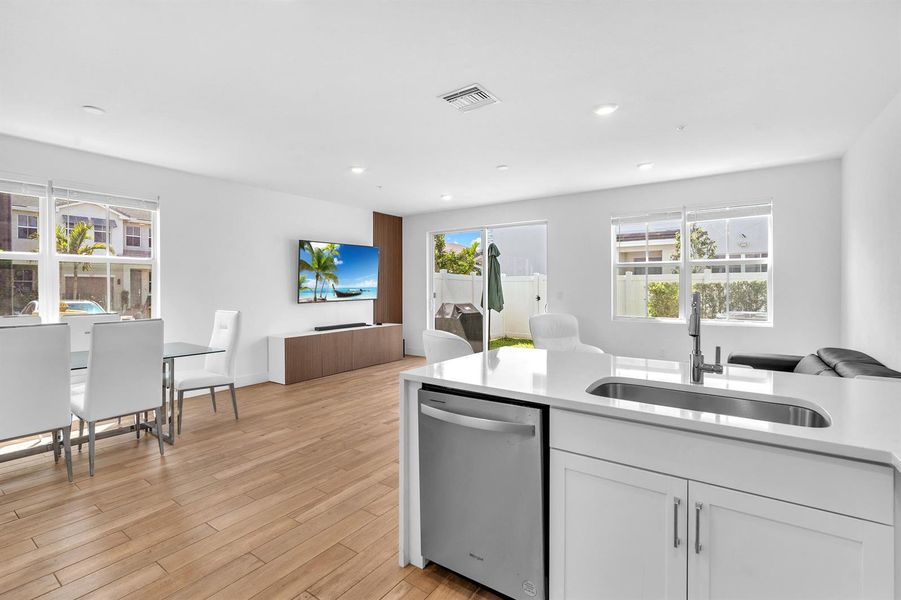 Kitchen / Dining Kitchen / Dining