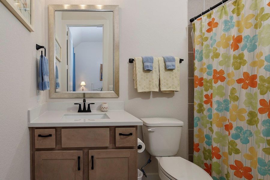 Dedicated guest bathrm off the second bedroom Dedicated guest bathrm off the second bedroom