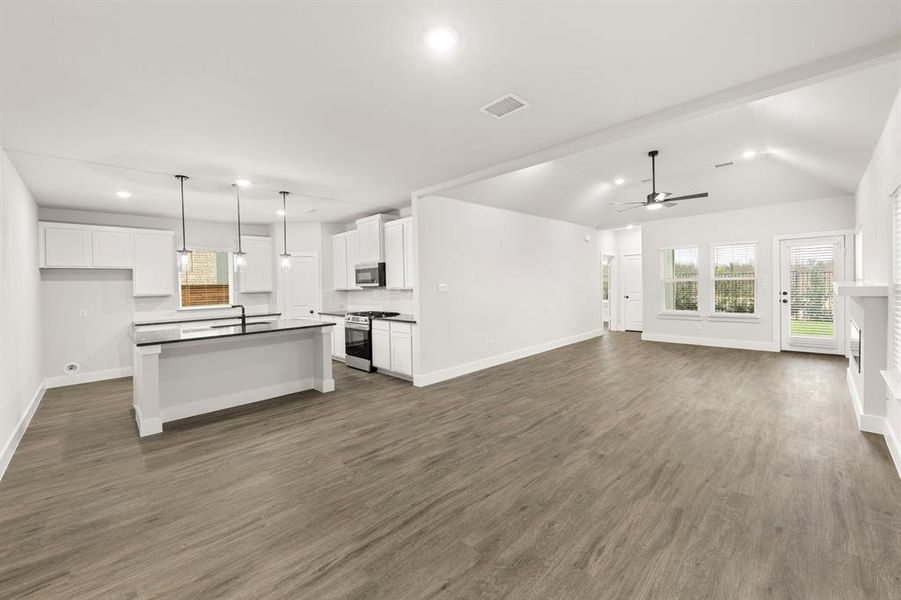 Image 33 of a home in Solterra.