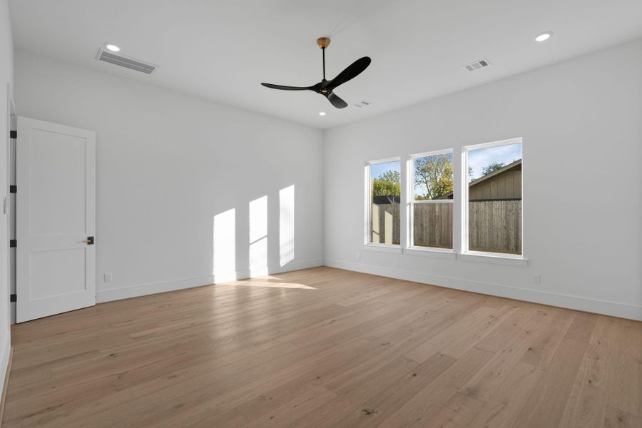 Spacious, unfurnished interior of a new home in , Houston (Image 39).