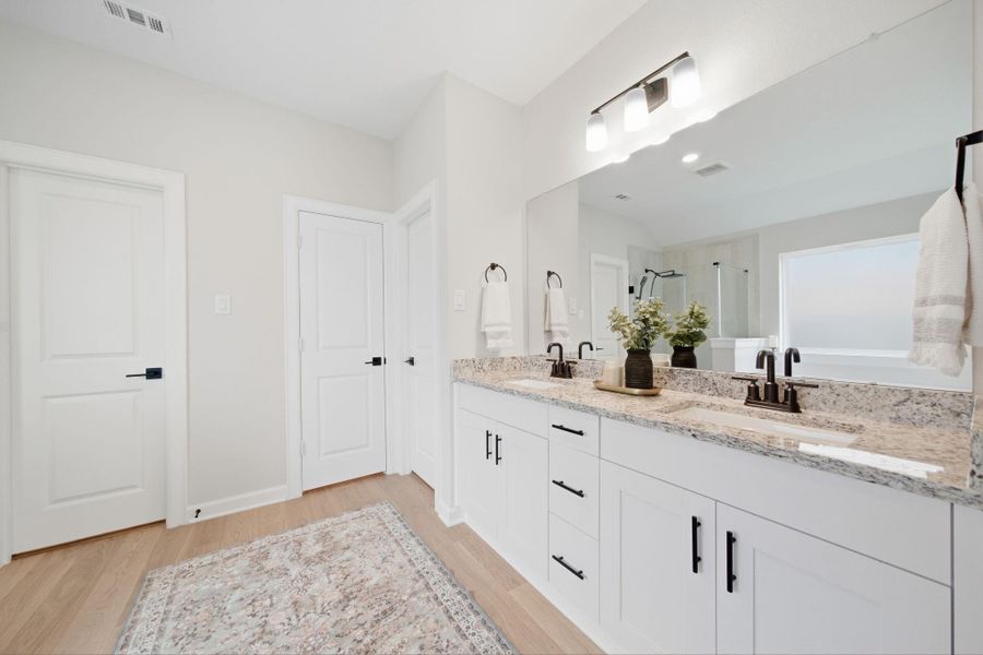 Double sinks in primary bath