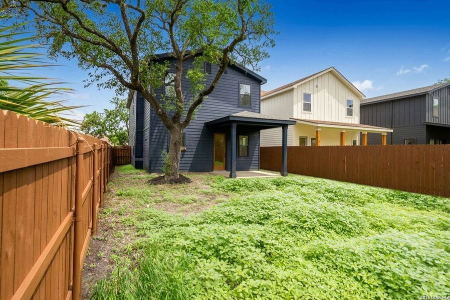 Exterior details and patio area of a home in , San Antonio (Image 35).