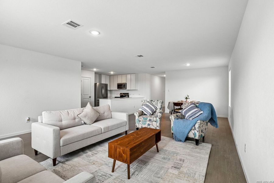 Furnished interior view inside a new home in , Seguin (Image 5).