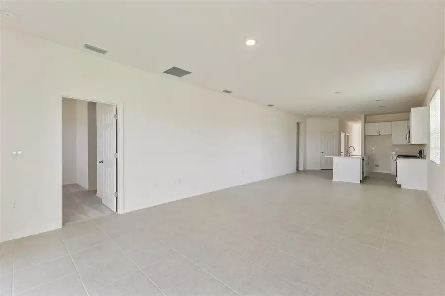 Spacious, unfurnished interior of a new home in Highfield at Twisted Oaks, Wildwood (Image 10).