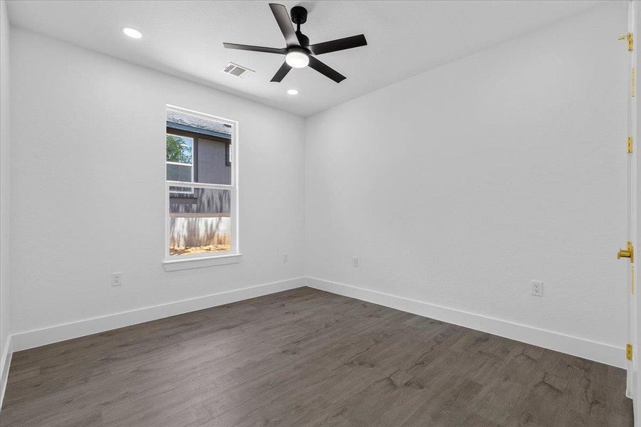 Spacious, unfurnished interior of a new home in , Bastrop (Image 24).