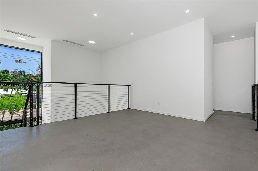 Spacious, unfurnished interior of a new home in , Miami (Image 27).