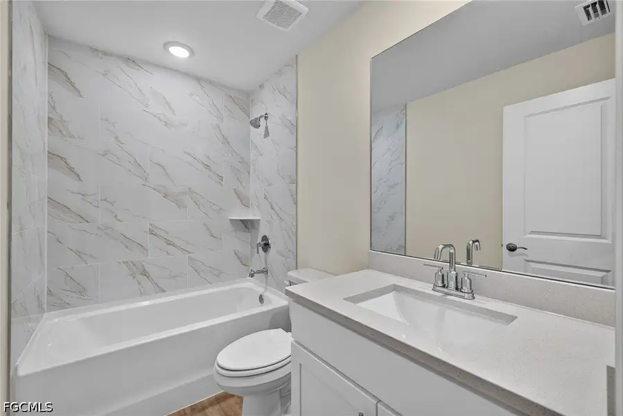 Furnished interior view inside a new home in Cape Coral, Cape Coral (Image 14).