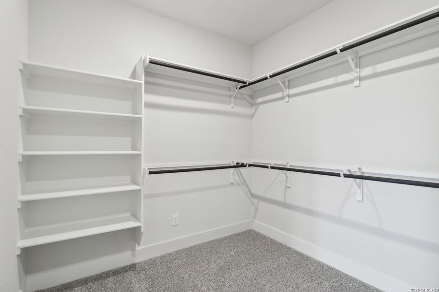 Spacious, unfurnished interior of a new home in Comanche Ridge, San Antonio (Image 27).