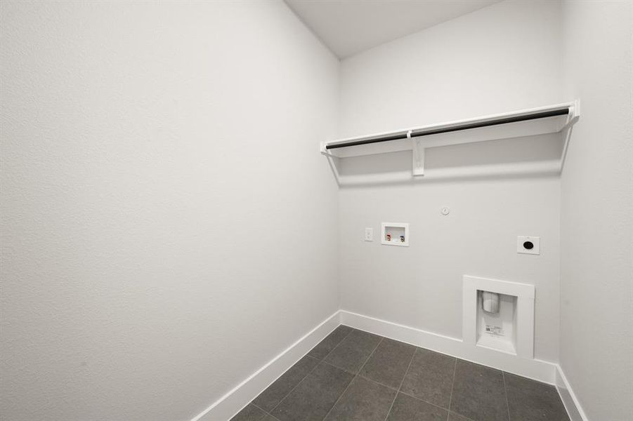 1721 Nesting Robin- Utility-1