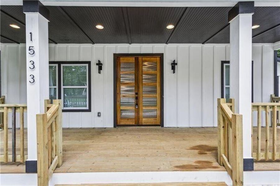Exterior details and patio area of a home in , Atlanta (Image 1).