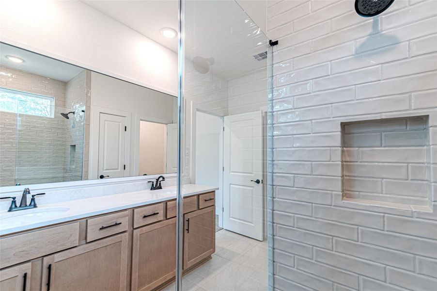 Furnished interior view inside a new home in , Huntsville (Image 17).