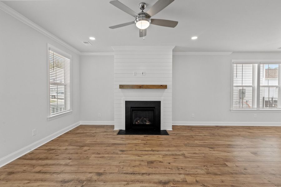 Spacious, unfurnished interior of a new home in Oak Bluff, Charleston (Image 20). Spacious, unfurnished interior of a new home in Oak Bluff, Charleston (Image 20).