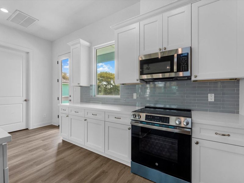 Furnished interior view inside a new home in , Galveston (Image 9).