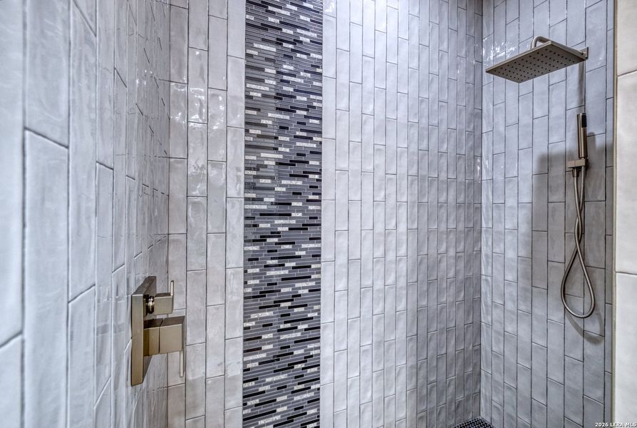 Close-up of interior finishes inside a home in , Uvalde (Image 18).