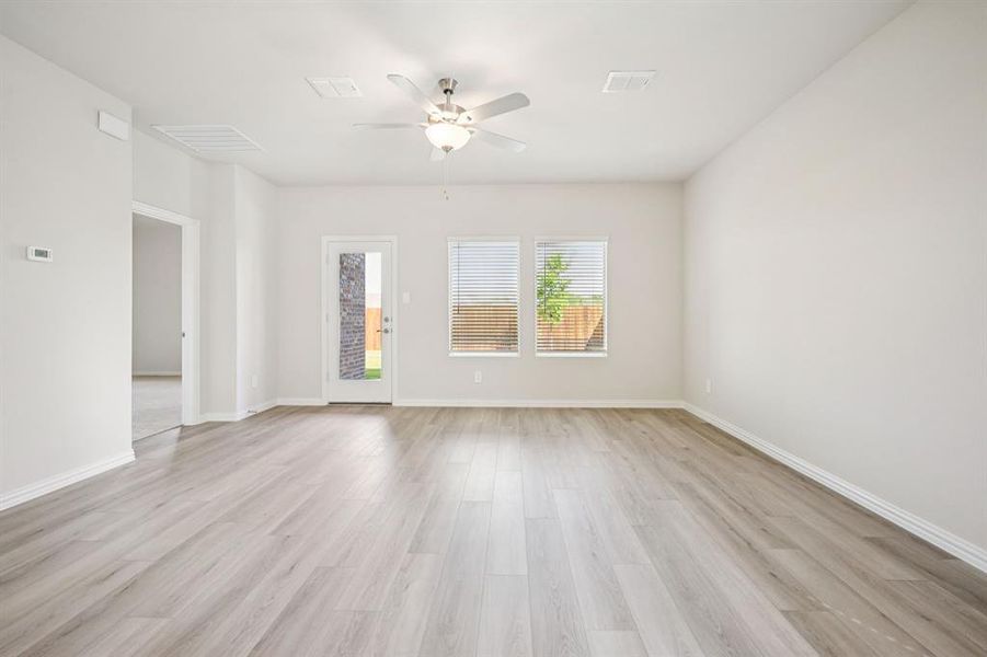 Spacious, unfurnished interior of a new home in Eastridge - Signature Series, McKinney (Image 20).