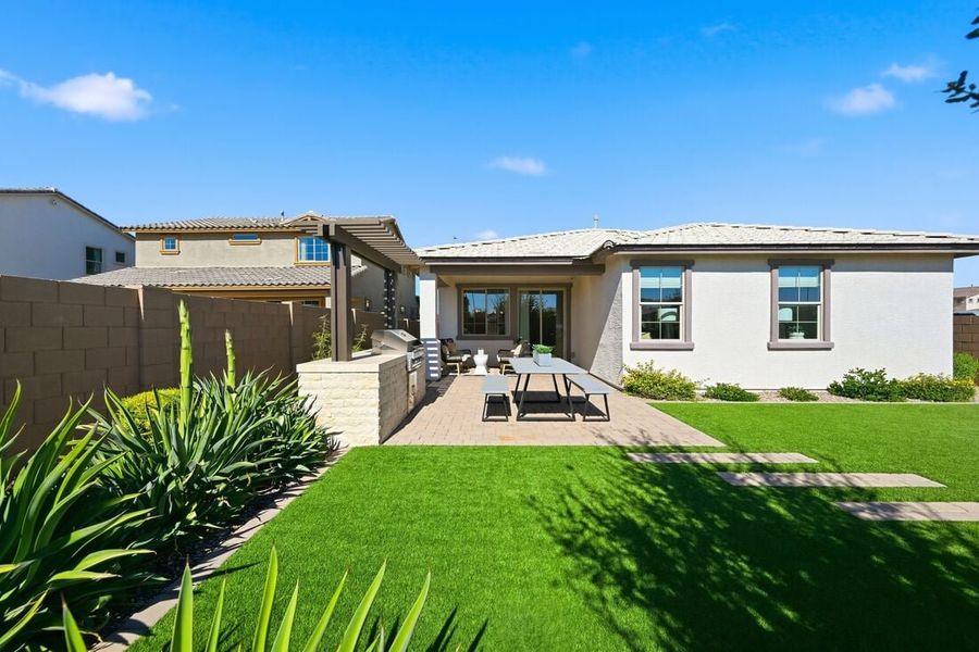 Representative exterior details of a home built from the Harlow by Taylor Morrison in La Mira Discovery Collection, Mesa (Image 4).