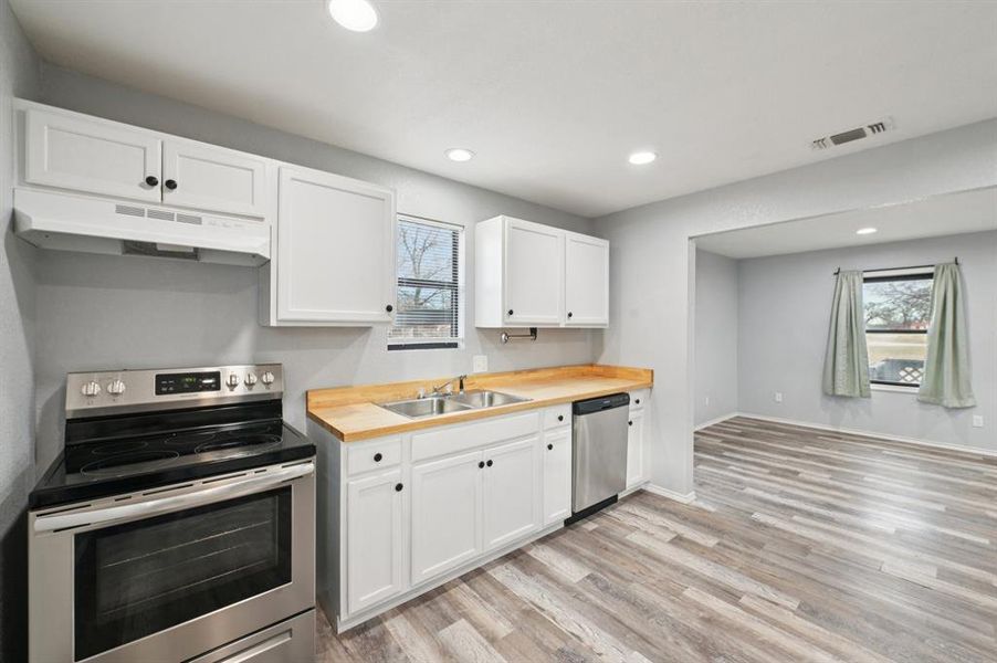 Furnished interior view inside a new home in , Weatherford (Image 5).