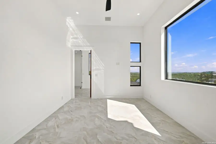 Spacious, unfurnished interior of a new home in , San Antonio (Image 107).